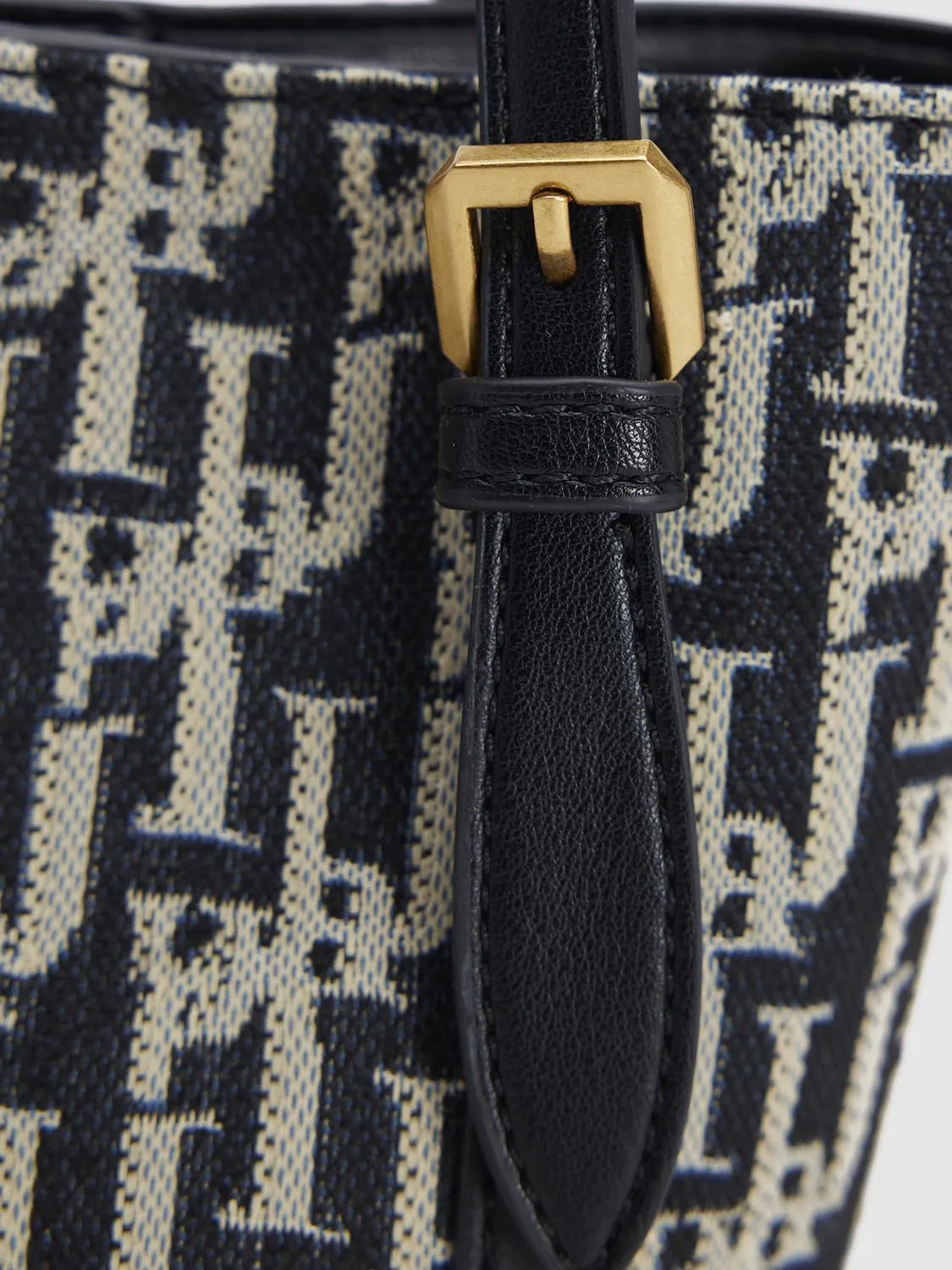 Shoulder Bags sold by Urban Revivo product image thumbnail 4