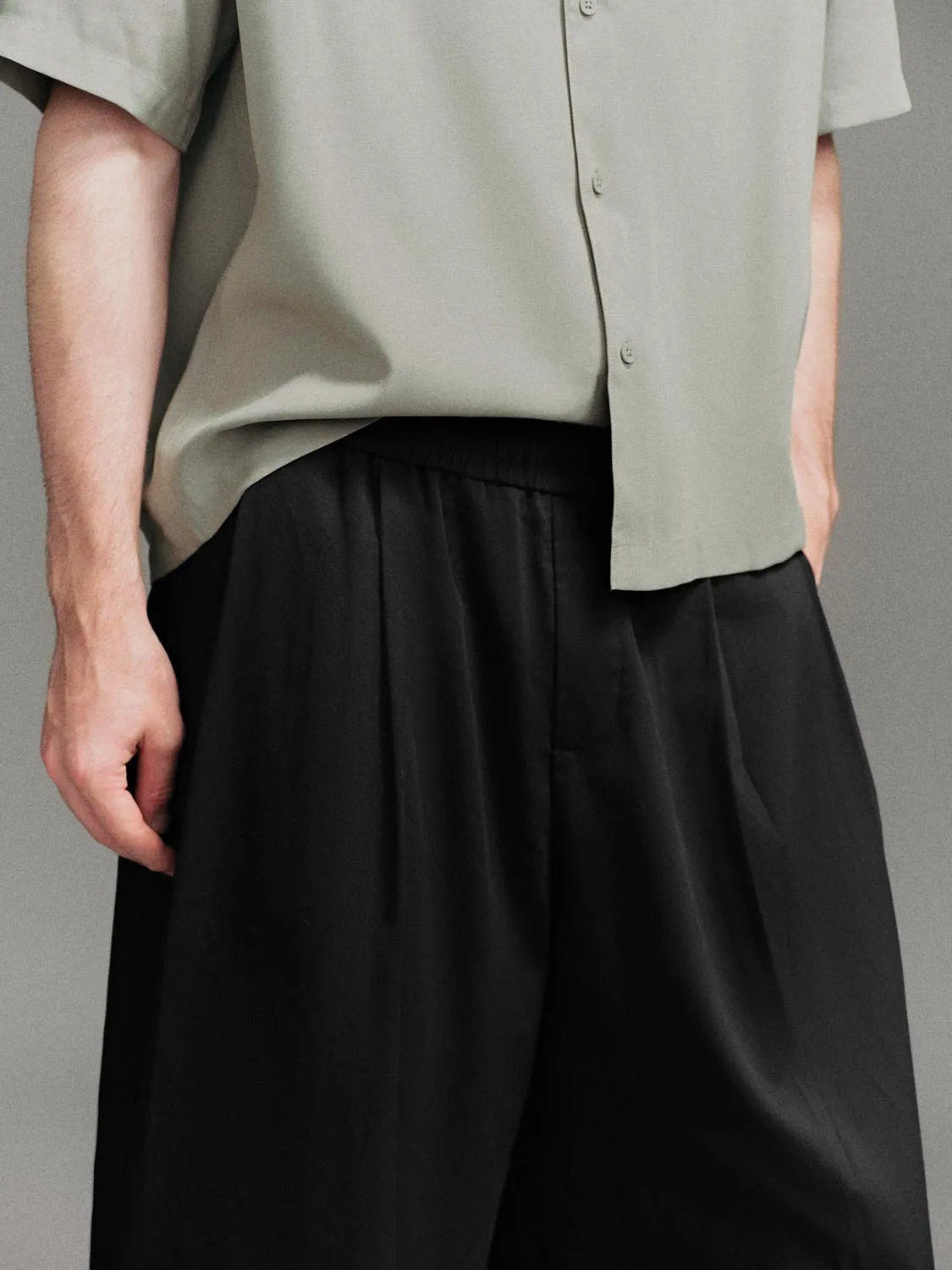 Trousers sold by Urban Revivo product image thumbnail 5