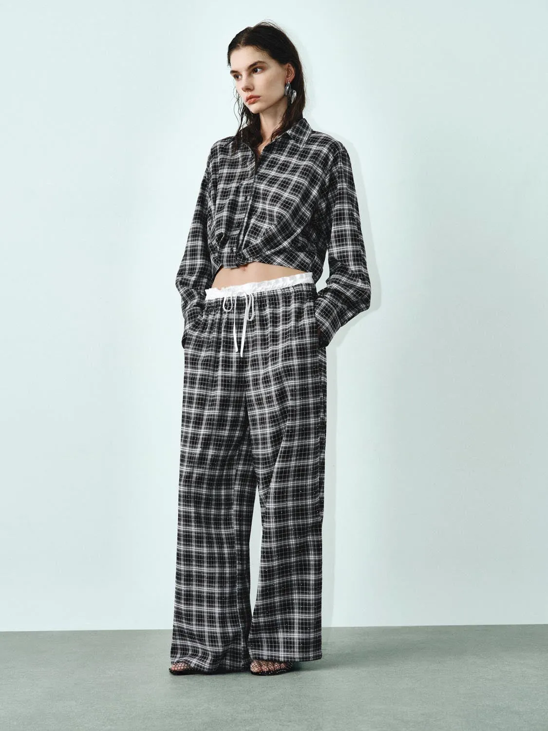 Overhead Cropped Shirts sold by Urban Revivo product image thumbnail 5