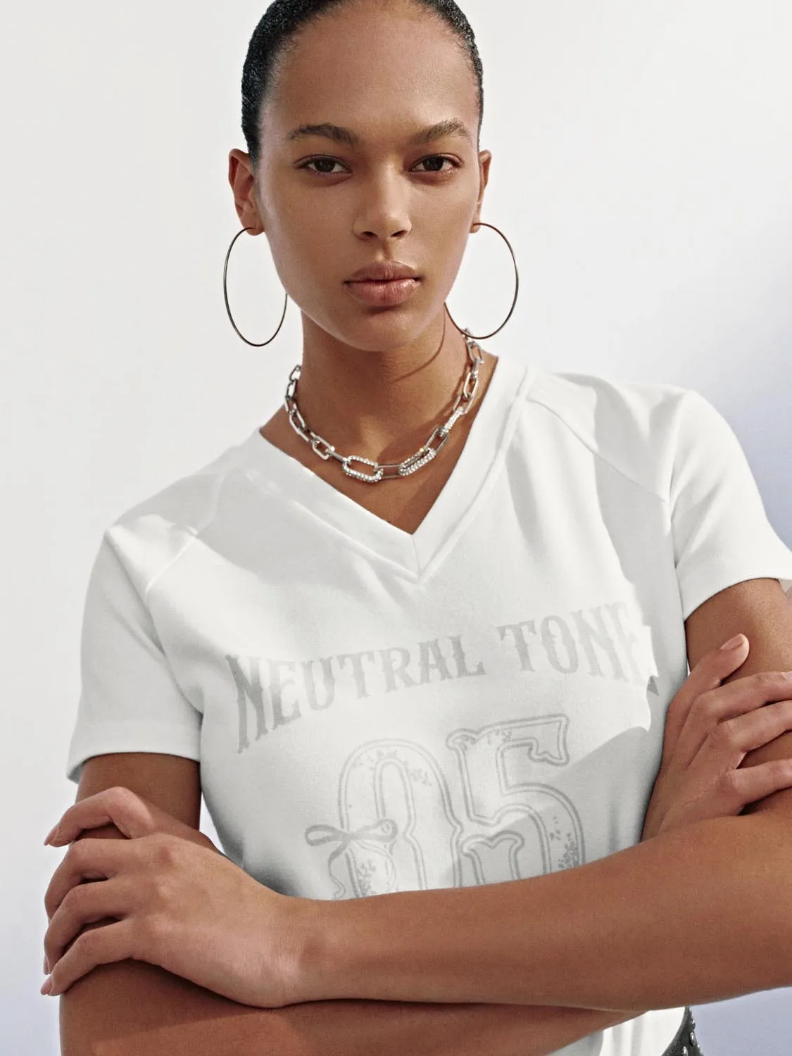 V-Neck Short Sleeve T-Shirts sold by Urban Revivo product image thumbnail 3