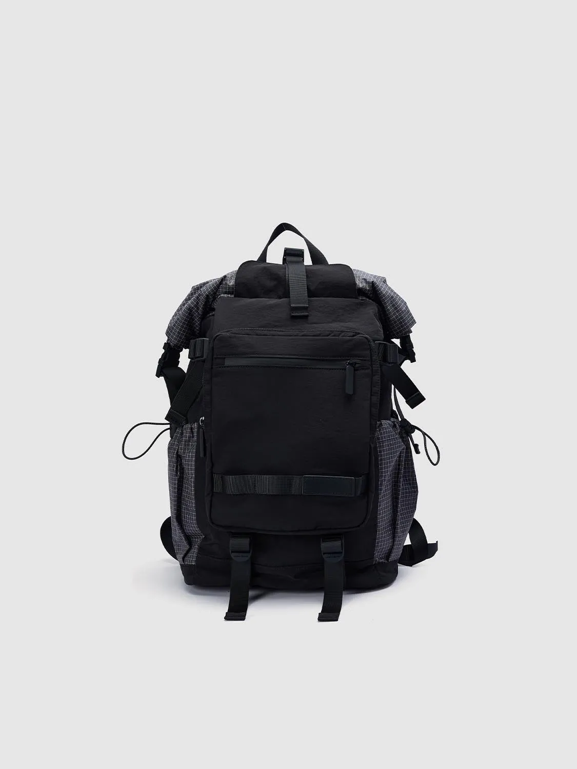Backpacks sold by Urban Revivo