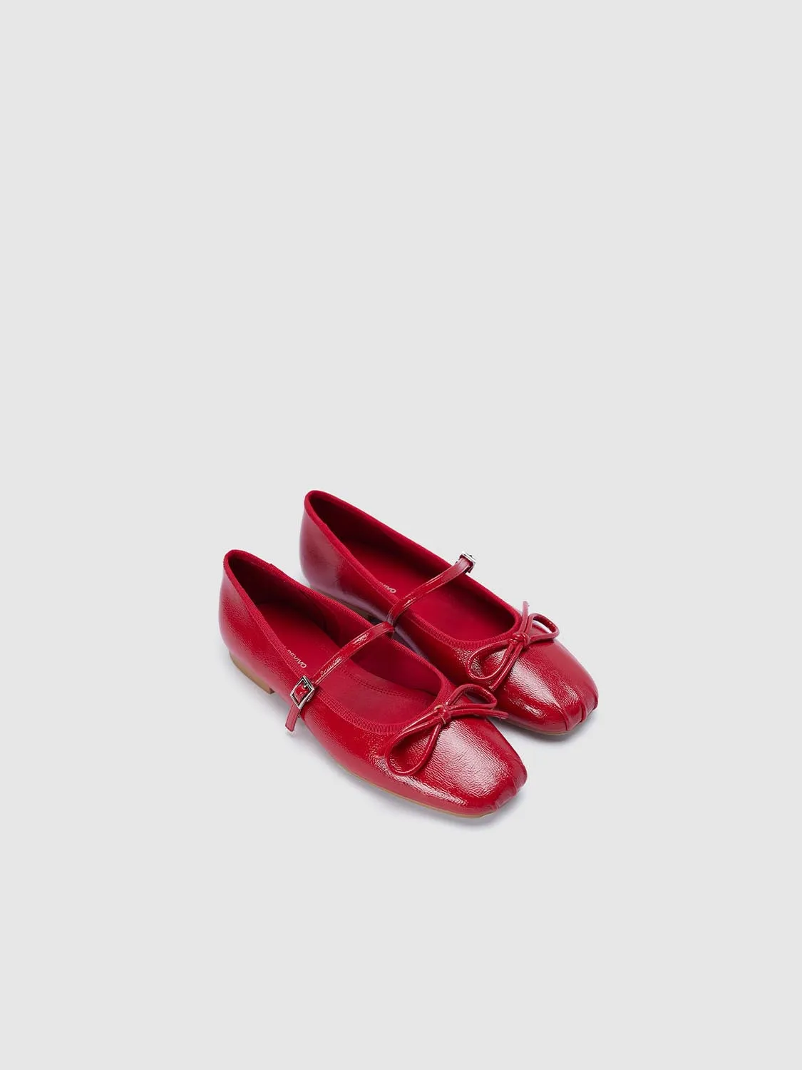 Pumps sold by Urban Revivo