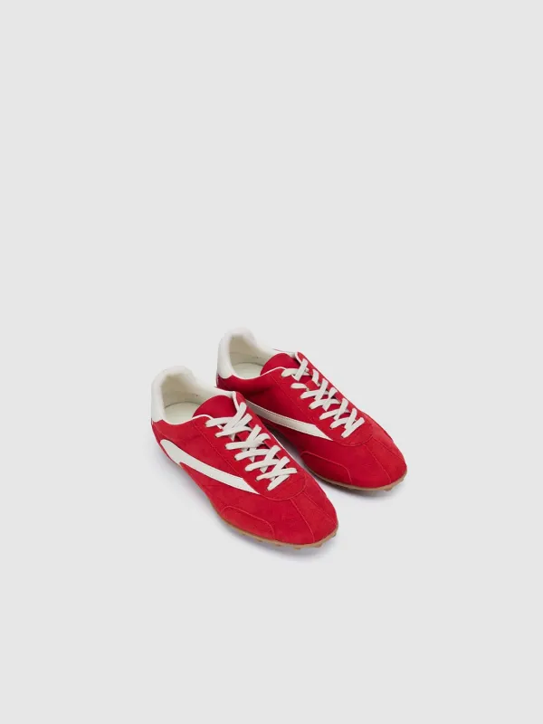 Sneakers sold by Urban Revivo