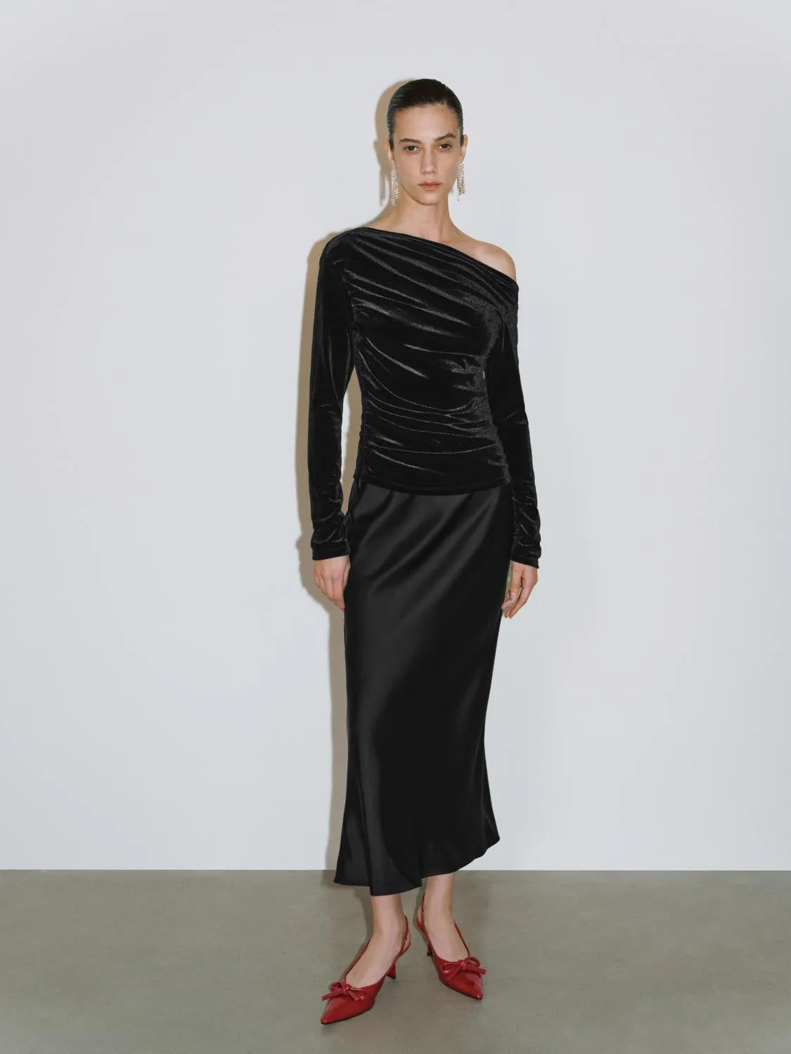 One Shoulder T-Shirts sold by Urban Revivo product image thumbnail 4