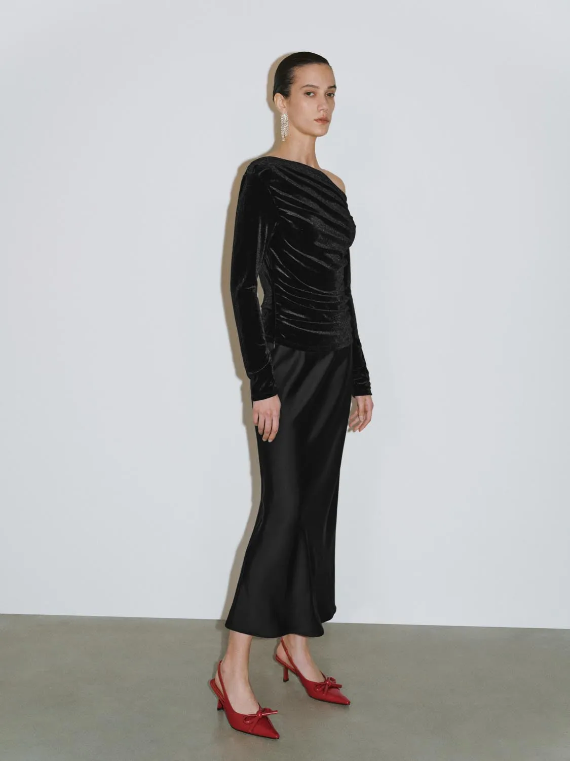 One Shoulder T-Shirts sold by Urban Revivo product image thumbnail 5