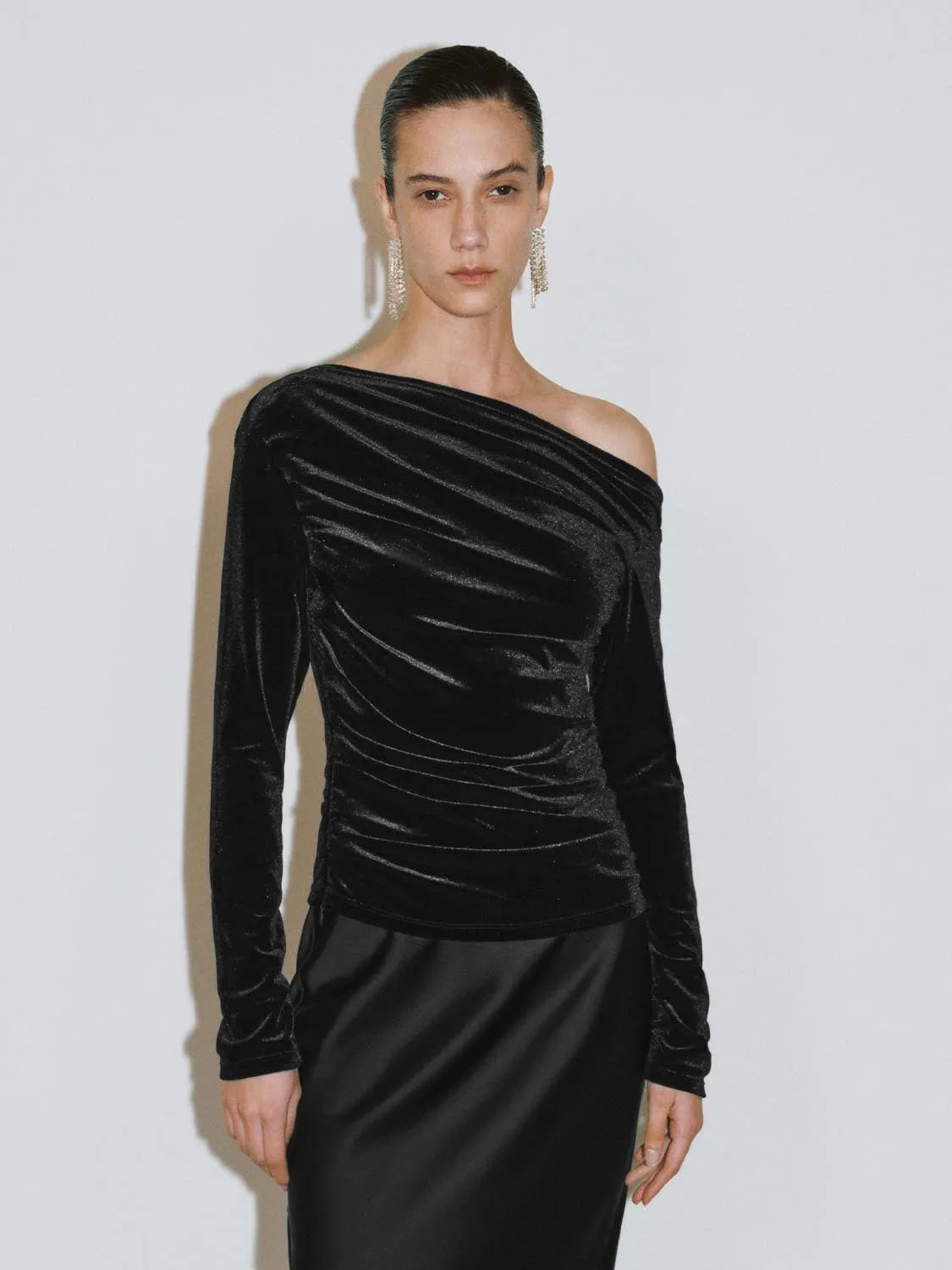 One Shoulder T-Shirts sold by Urban Revivo