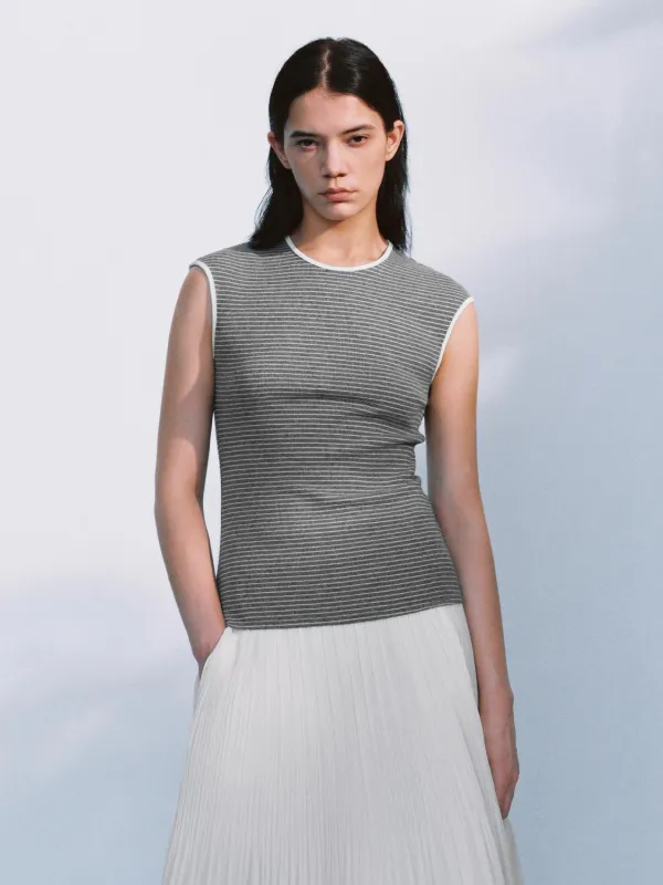 Sleeveless T-Shirts sold by Urban Revivo