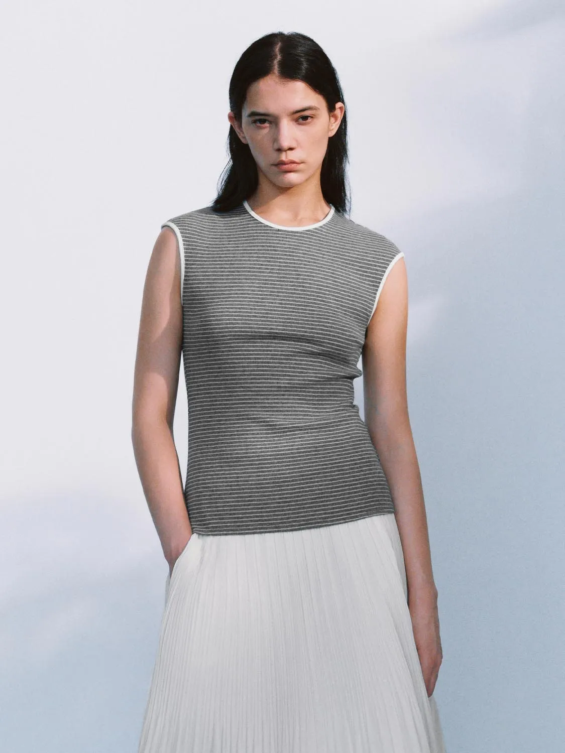 Sleeveless T-Shirts sold by Urban Revivo