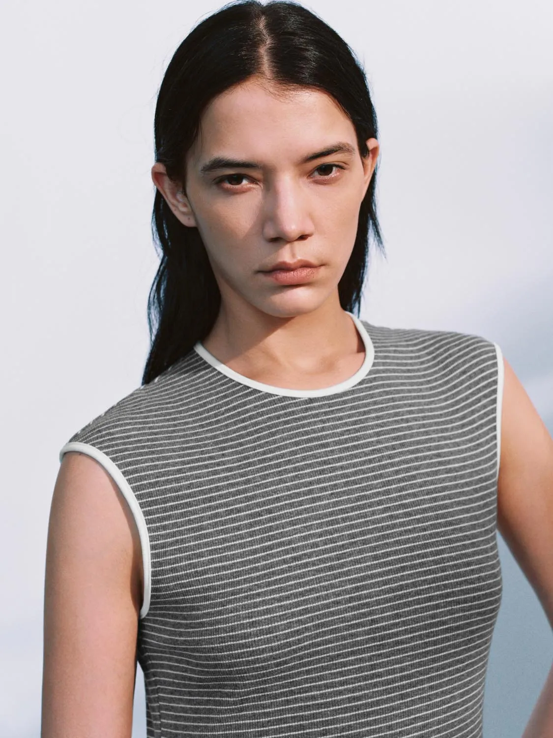 Sleeveless T-Shirts sold by Urban Revivo product image thumbnail 3