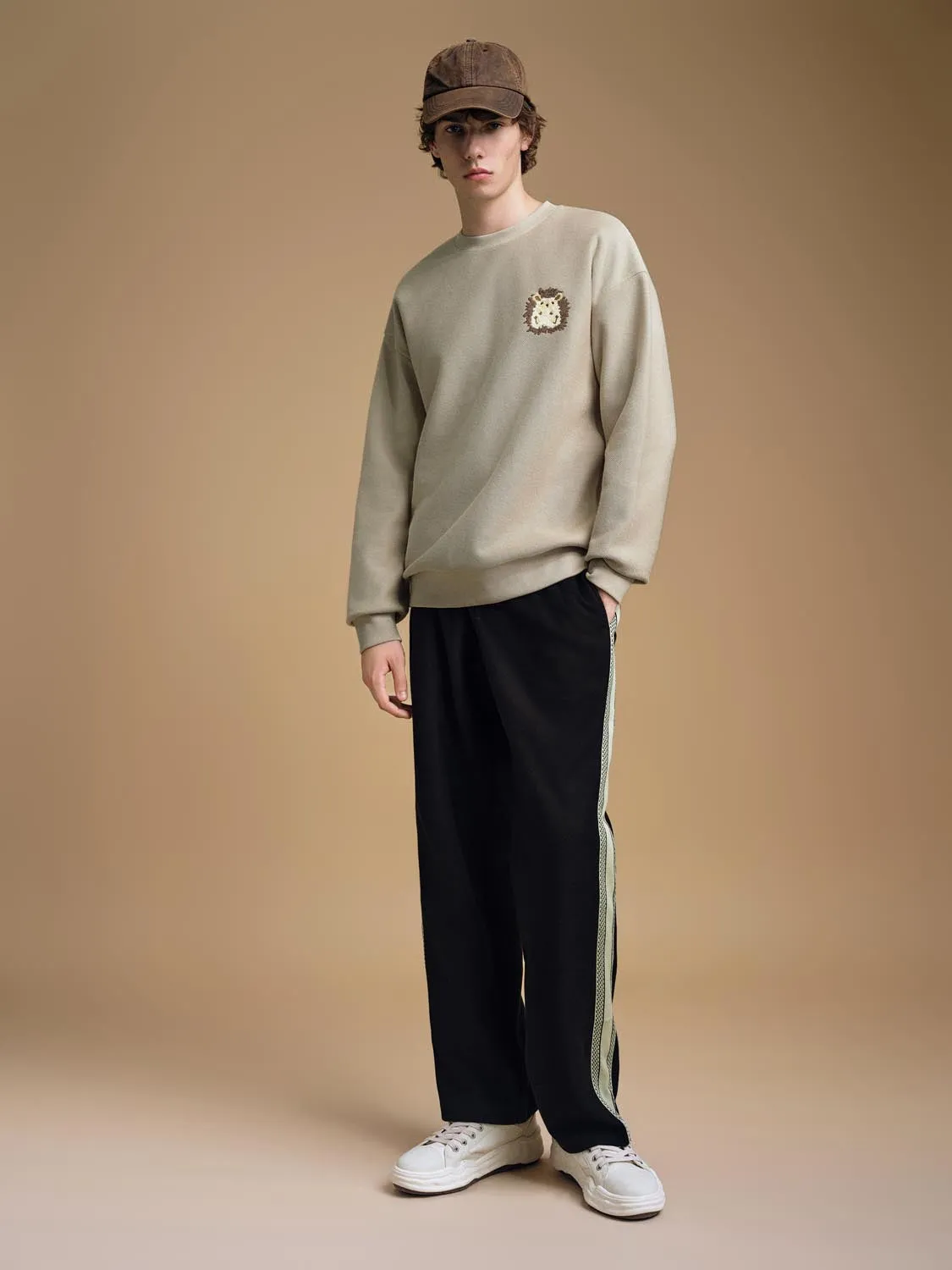 Sweatshirts sold by Urban Revivo product image thumbnail 5