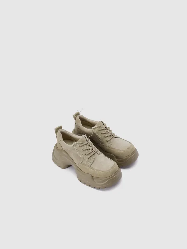 Pumps sold by Urban Revivo