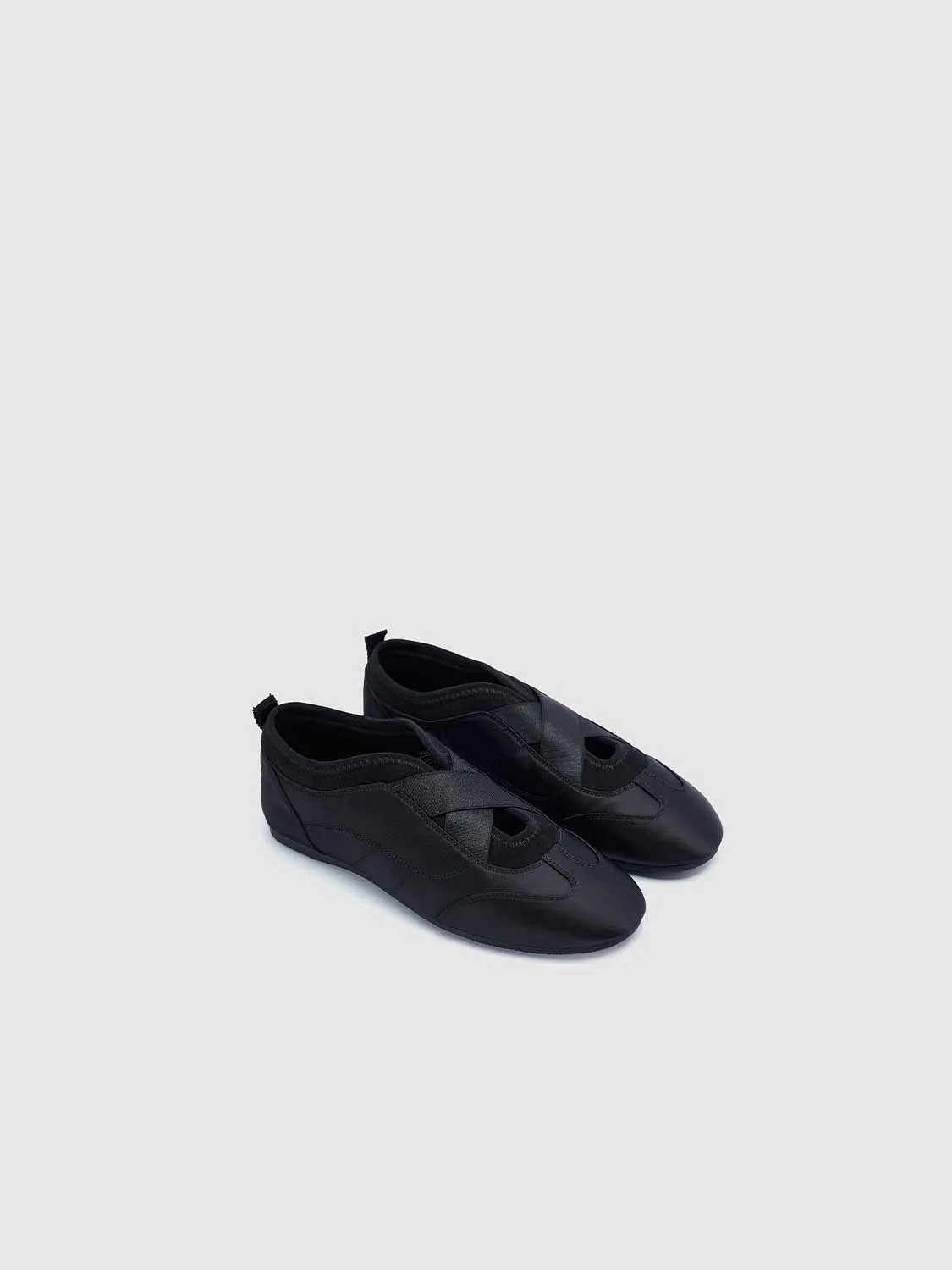 Pumps sold by Urban Revivo