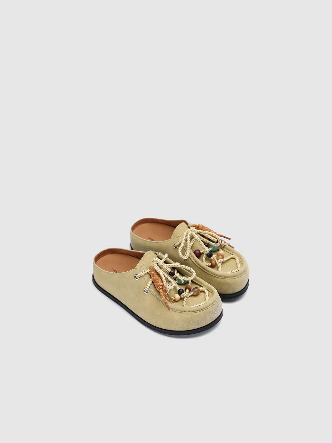 Slippers sold by Urban Revivo