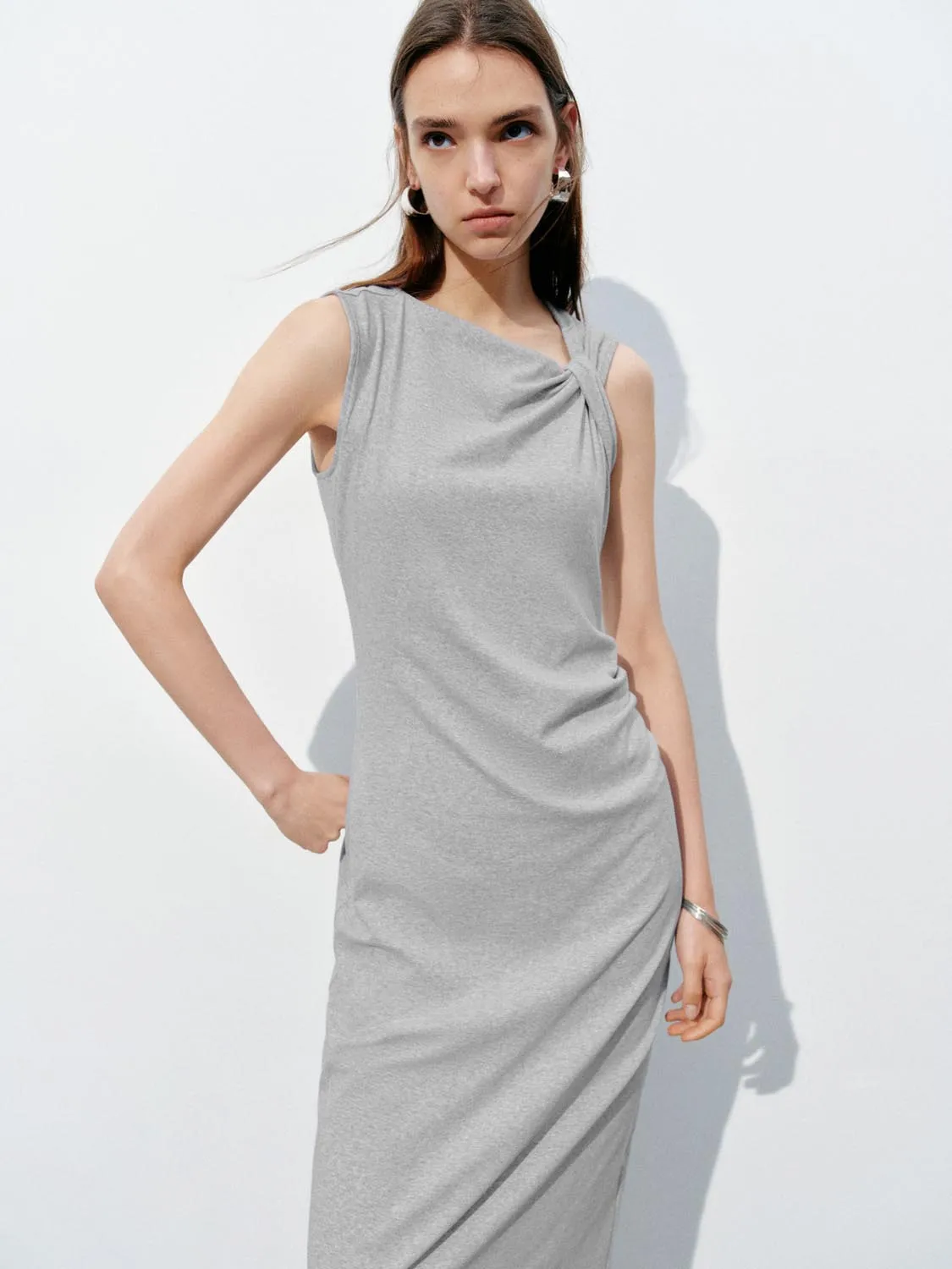 Skinny-Fit Sleeveless Maxi Dresses sold by Urban Revivo product image thumbnail 4