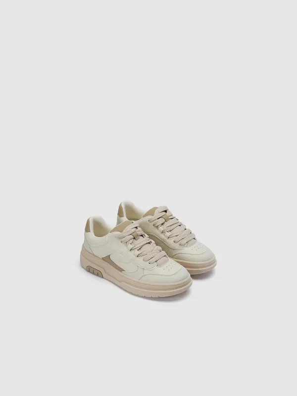 Sneakers sold by Urban Revivo