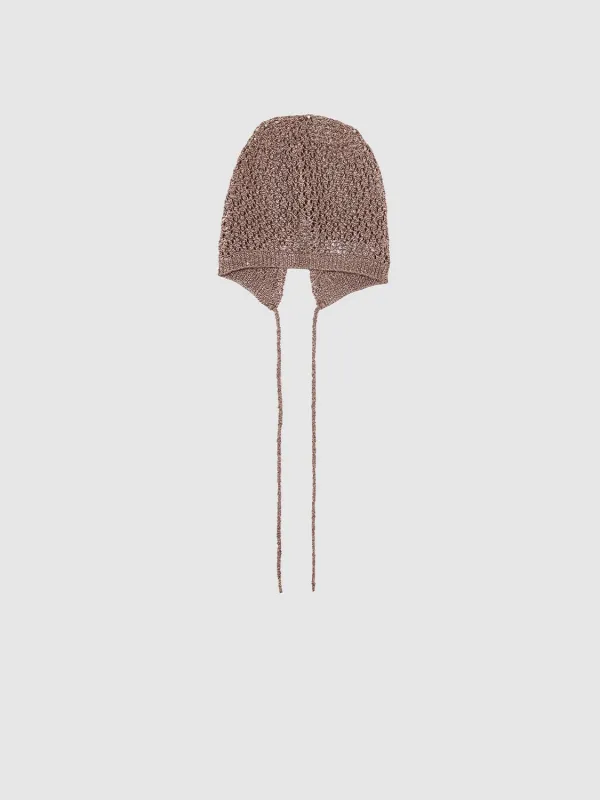 Bonnet sold by Urban Revivo