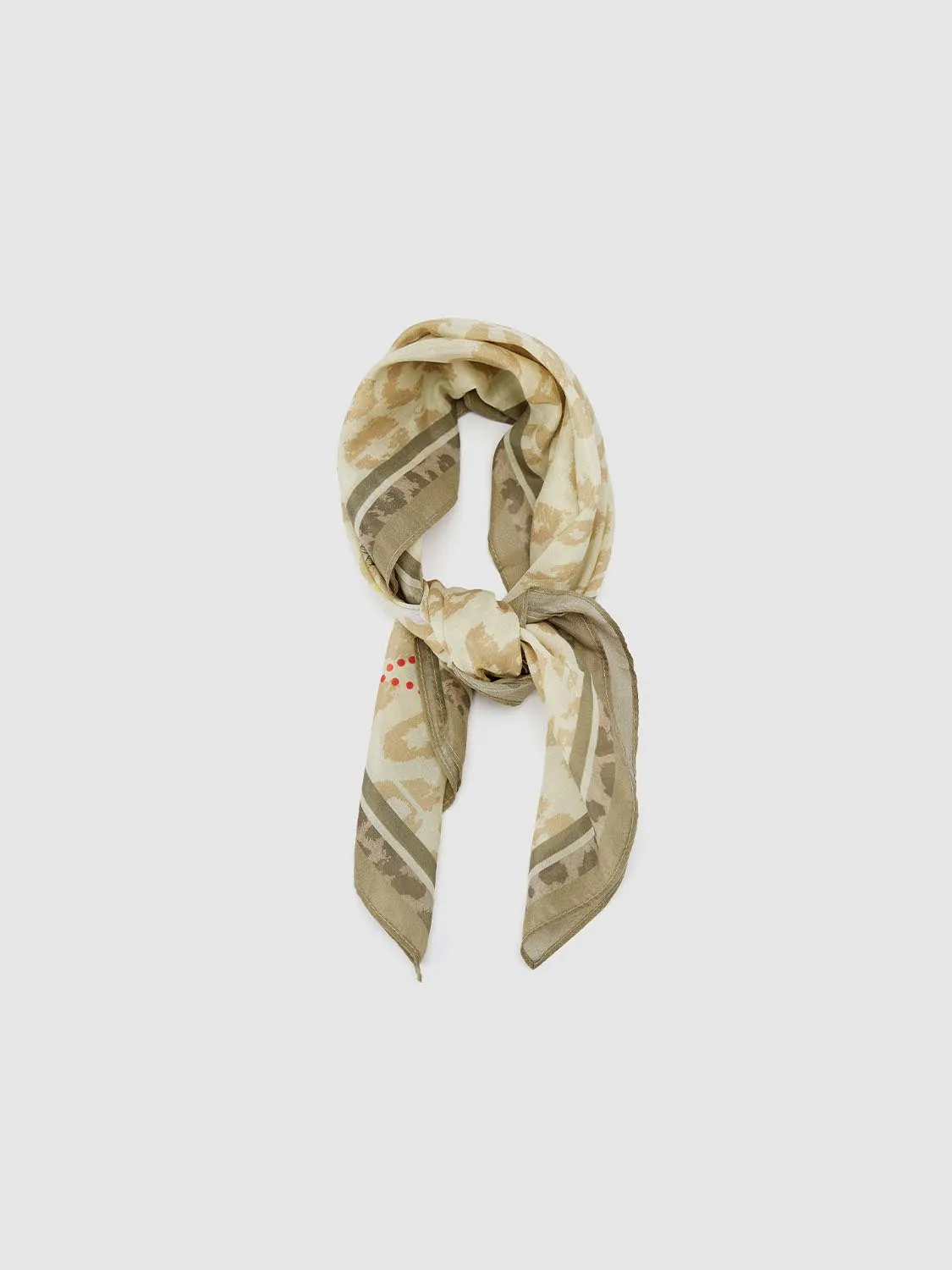 Scarves sold by Urban Revivo