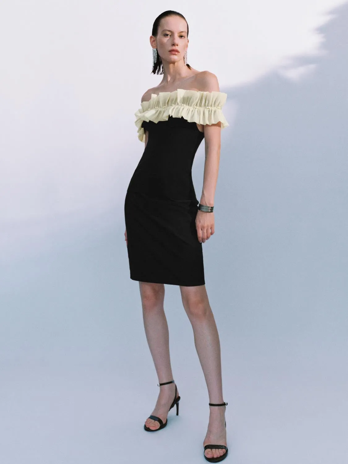 Ruffled Off-Shoulder Contrast Tops sold by Urban Revivo product image thumbnail 5