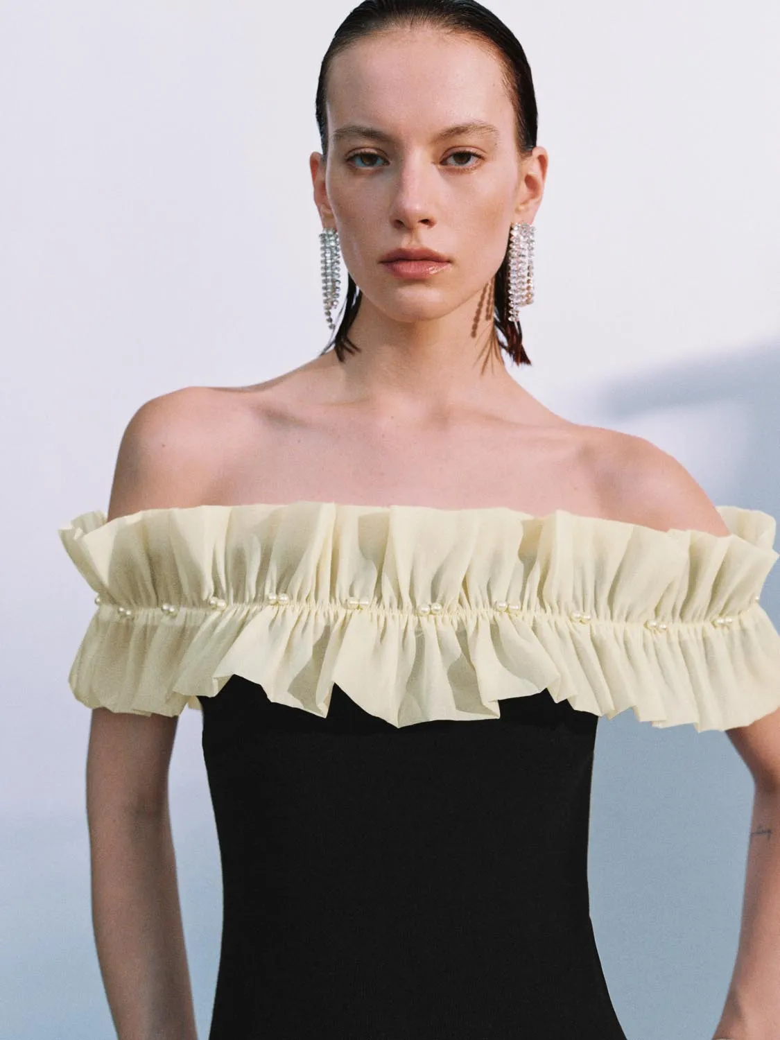 Ruffled Off-Shoulder Contrast Tops sold by Urban Revivo product image thumbnail 3
