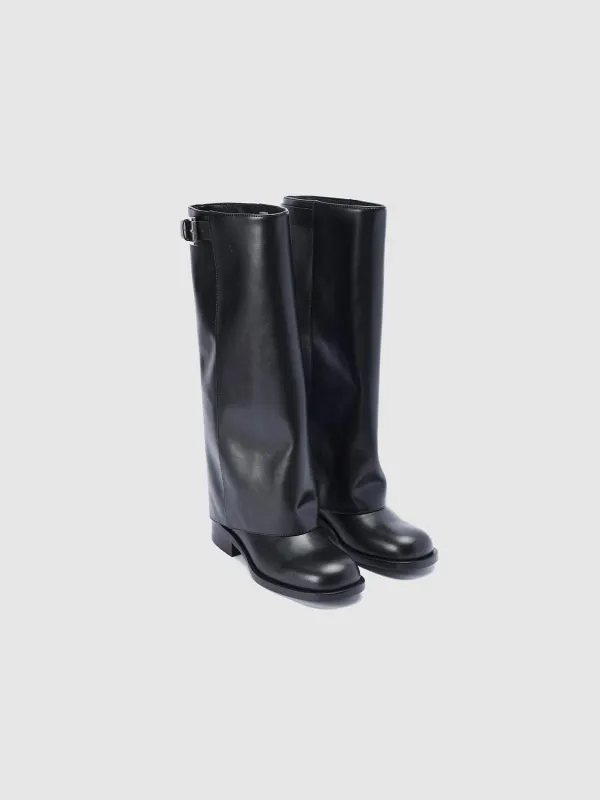 Boots sold by Urban Revivo