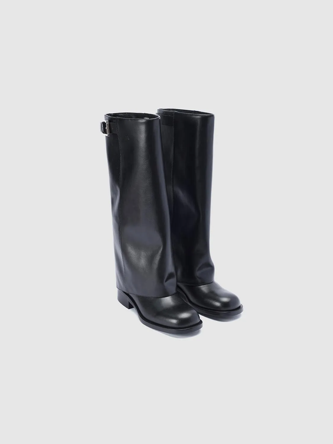 Boots sold by Urban Revivo