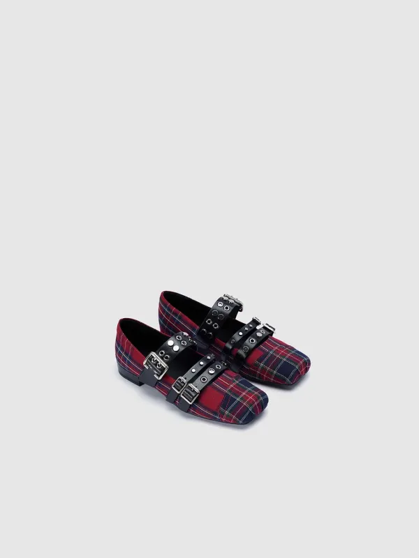 Pumps sold by Urban Revivo