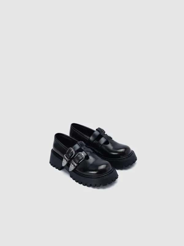 Pumps sold by Urban Revivo