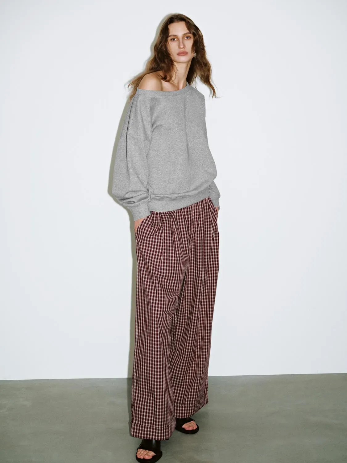 One Shoulder Sweatshirts sold by Urban Revivo product image thumbnail 4