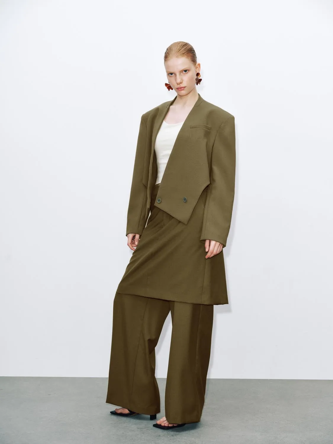 Surplice V-Neck Deconstructed Structured Blazers sold by Urban Revivo product image thumbnail 5