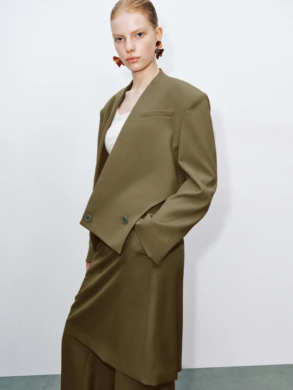 Surplice V-Neck Deconstructed Structured Blazers sold by Urban Revivo product image thumbnail 2