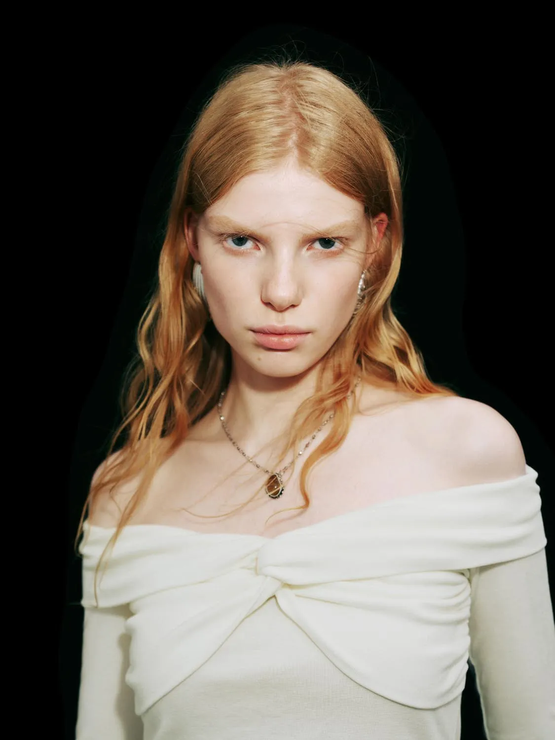 Off-the-Shoulder Long Sleeve T-Shirts sold by Urban Revivo product image thumbnail 3