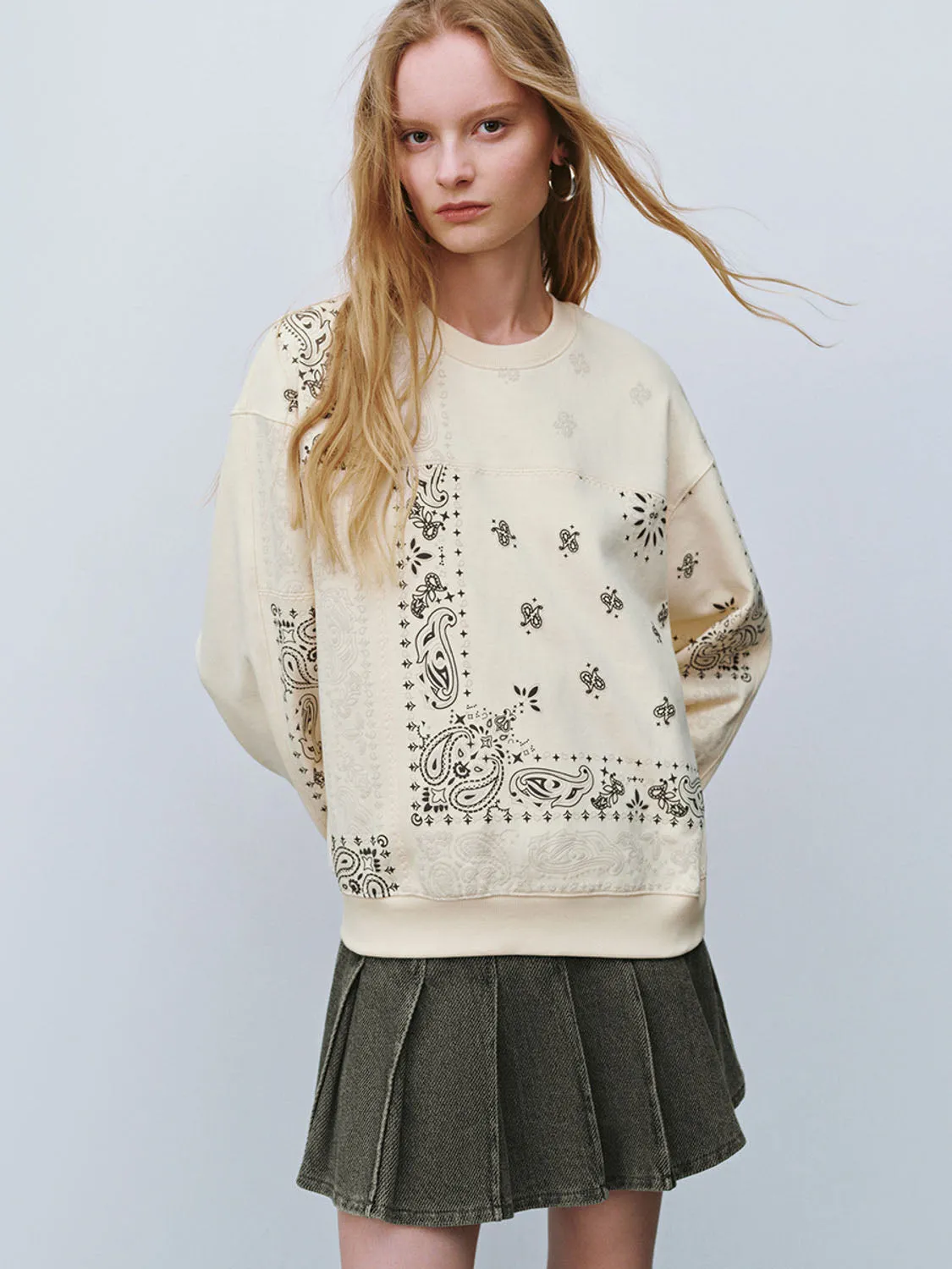 Crew Neck Loose Sweatshirts sold by Urban Revivo product image thumbnail 5