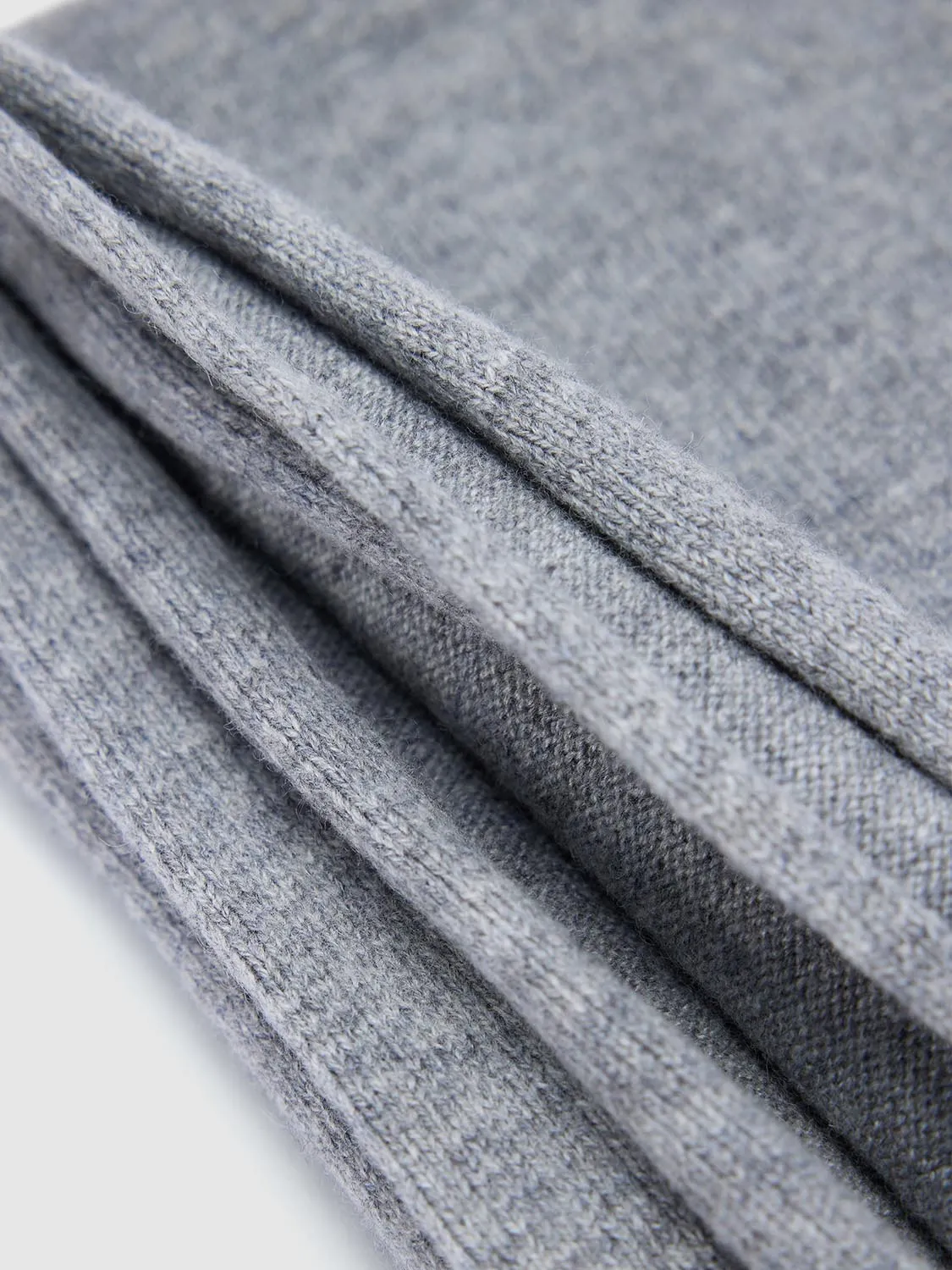 Scarf sold by Urban Revivo product image thumbnail 5