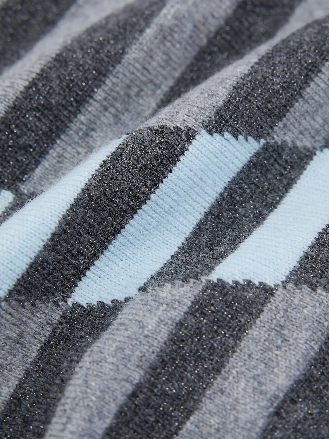 Contrast Striped Triangle Scarf sold by Urban Revivo product image thumbnail 4