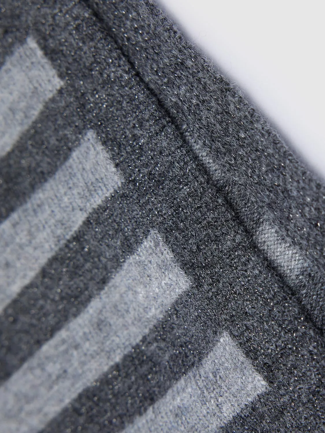 Contrast Striped Triangle Scarf sold by Urban Revivo product image thumbnail 5