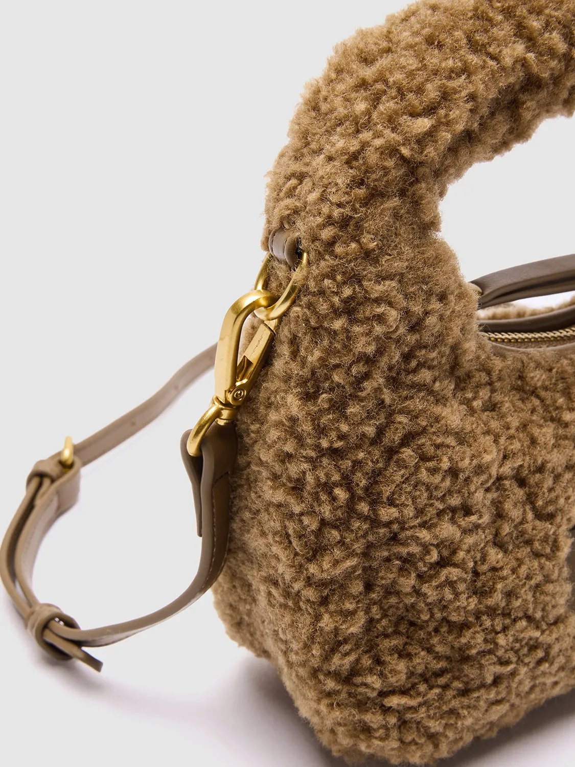 Fluffy Hand Crossbody Bag sold by Urban Revivo product image thumbnail 5