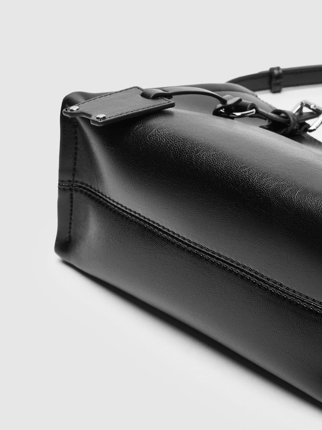 Hand Crossbody Bag sold by Urban Revivo product image thumbnail 5