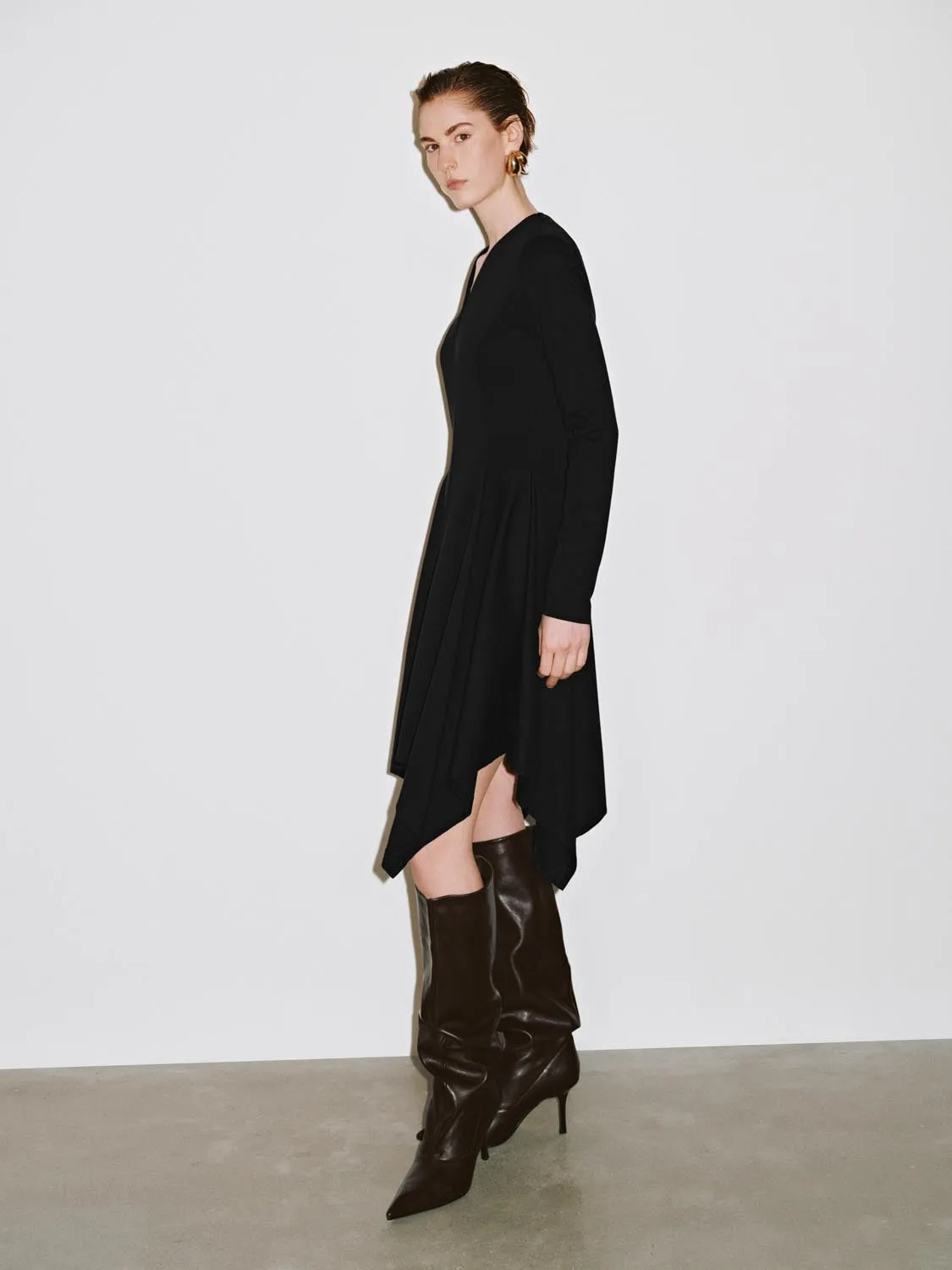 Asymmetric Long Sleeve Midi Dresses sold by Urban Revivo product image thumbnail 4