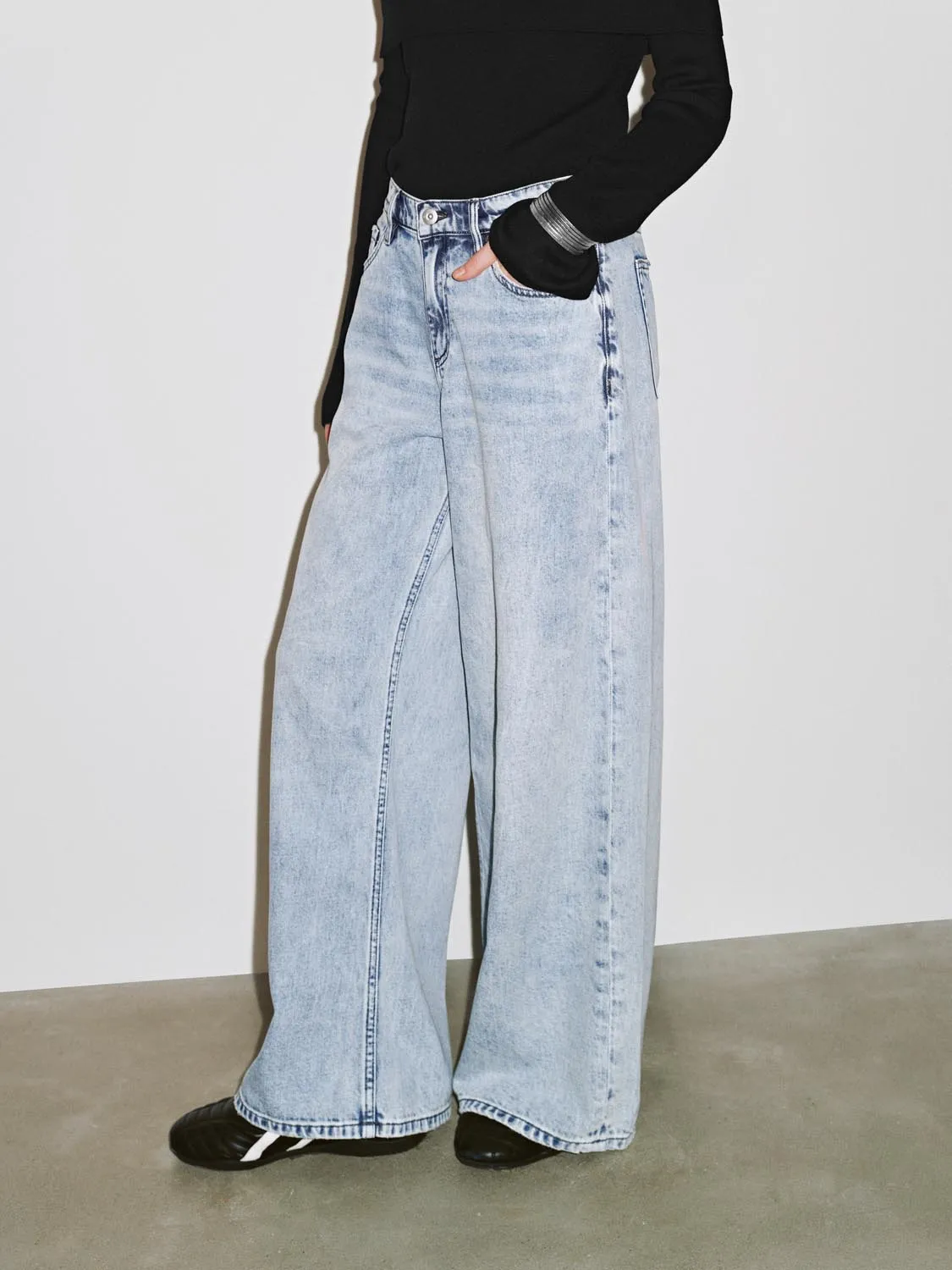 Loose Wide Leg Jeans sold by Urban Revivo product image thumbnail 3