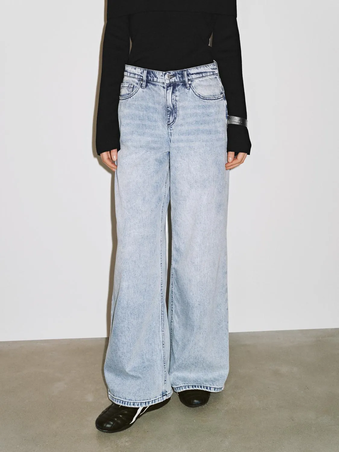 Loose Wide Leg Jeans sold by Urban Revivo product image thumbnail 2
