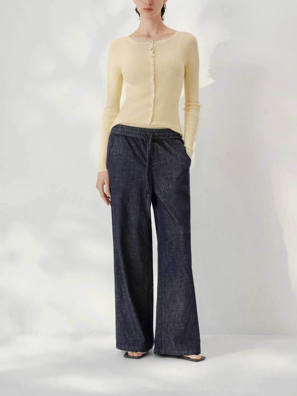 Pull-On Loose Flare Jeans sold by Urban Revivo product image thumbnail 2