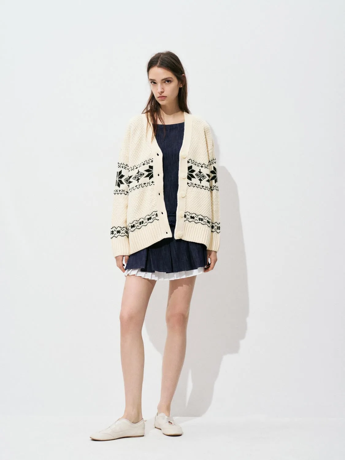 Oversize V-Neck Knitted Cardigans sold by Urban Revivo product image thumbnail 4