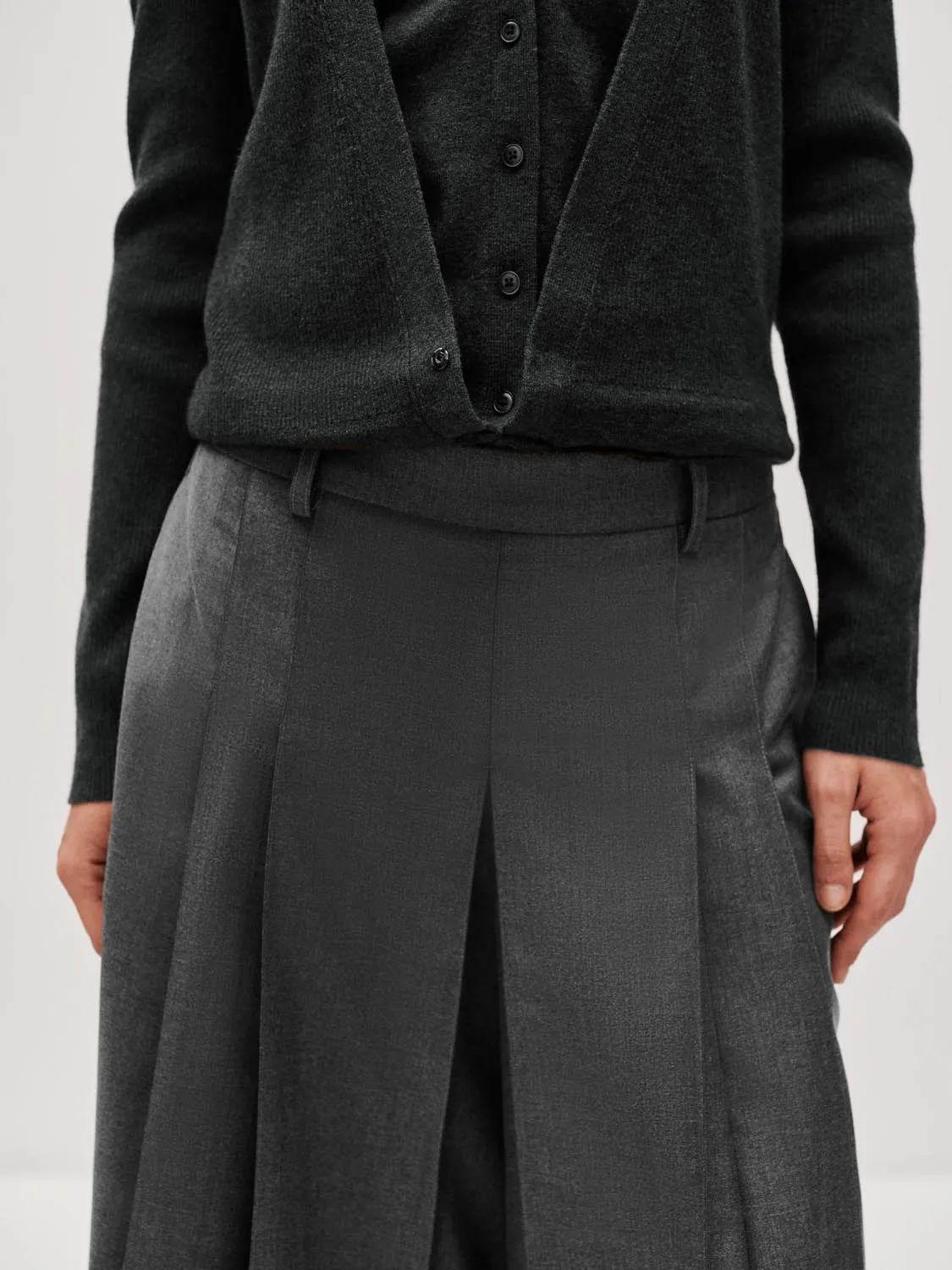 Capri Pleated Wide Leg Pants sold by Urban Revivo product image thumbnail 5