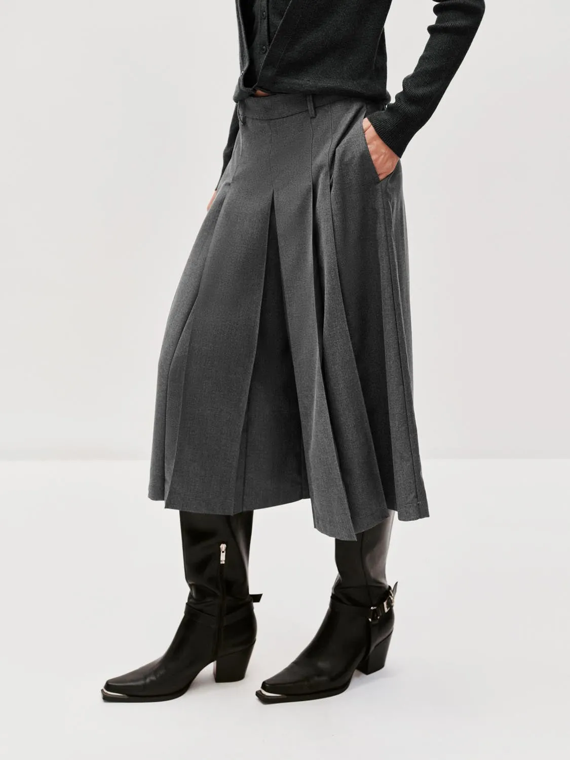 Capri Pleated Wide Leg Pants sold by Urban Revivo product image thumbnail 3