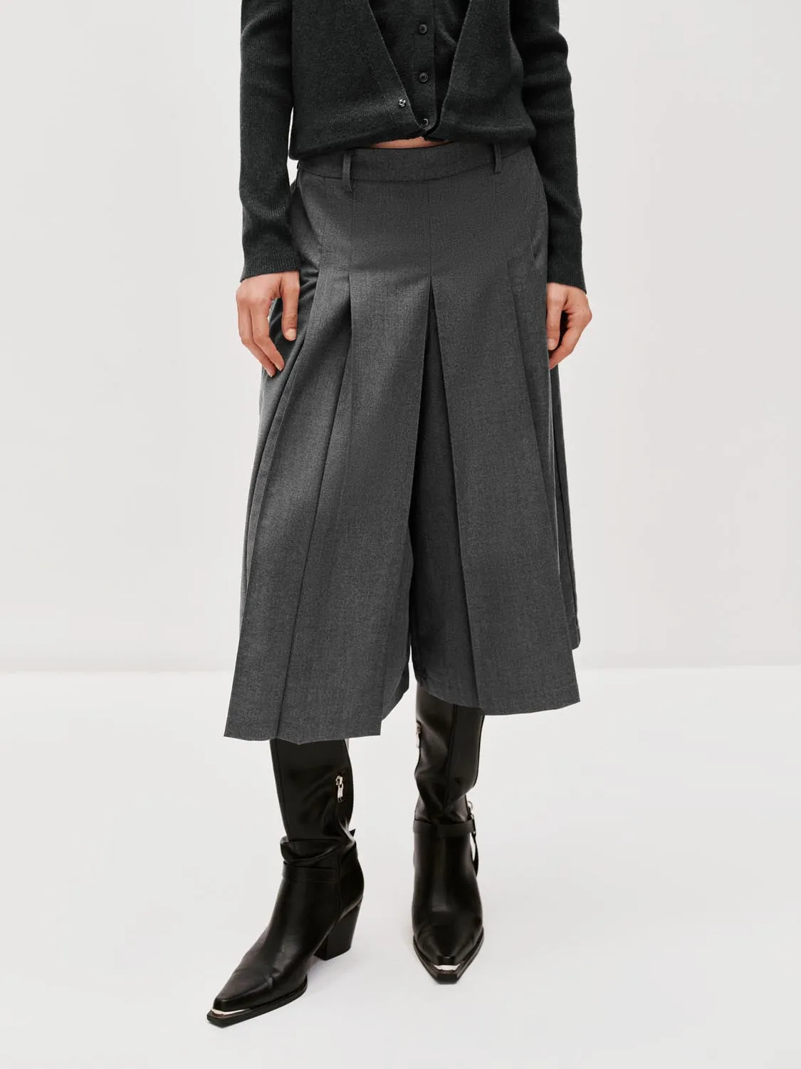 Capri Pleated Wide Leg Pants sold by Urban Revivo product image thumbnail 2