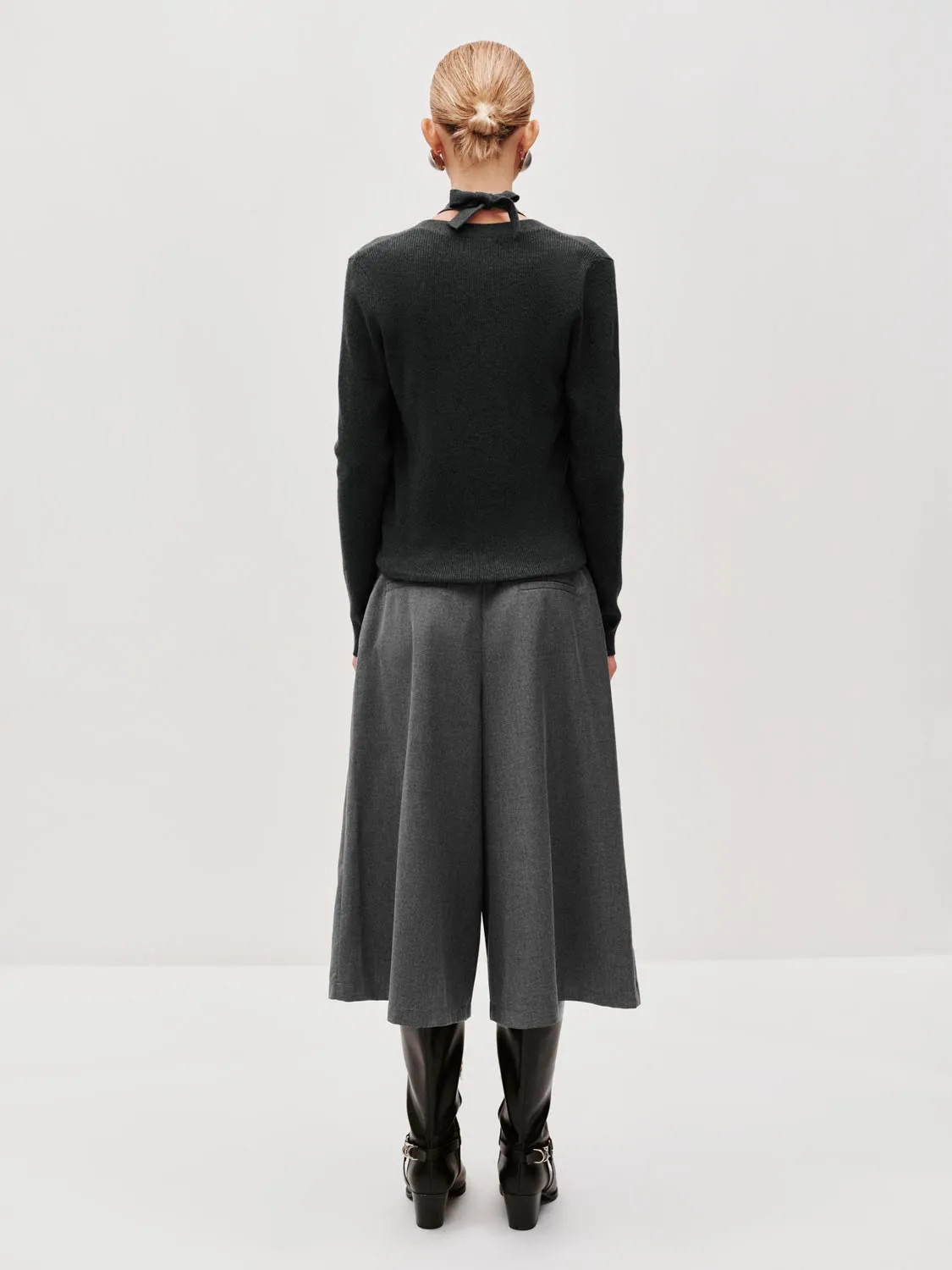 Capri Pleated Wide Leg Pants sold by Urban Revivo product image thumbnail 4