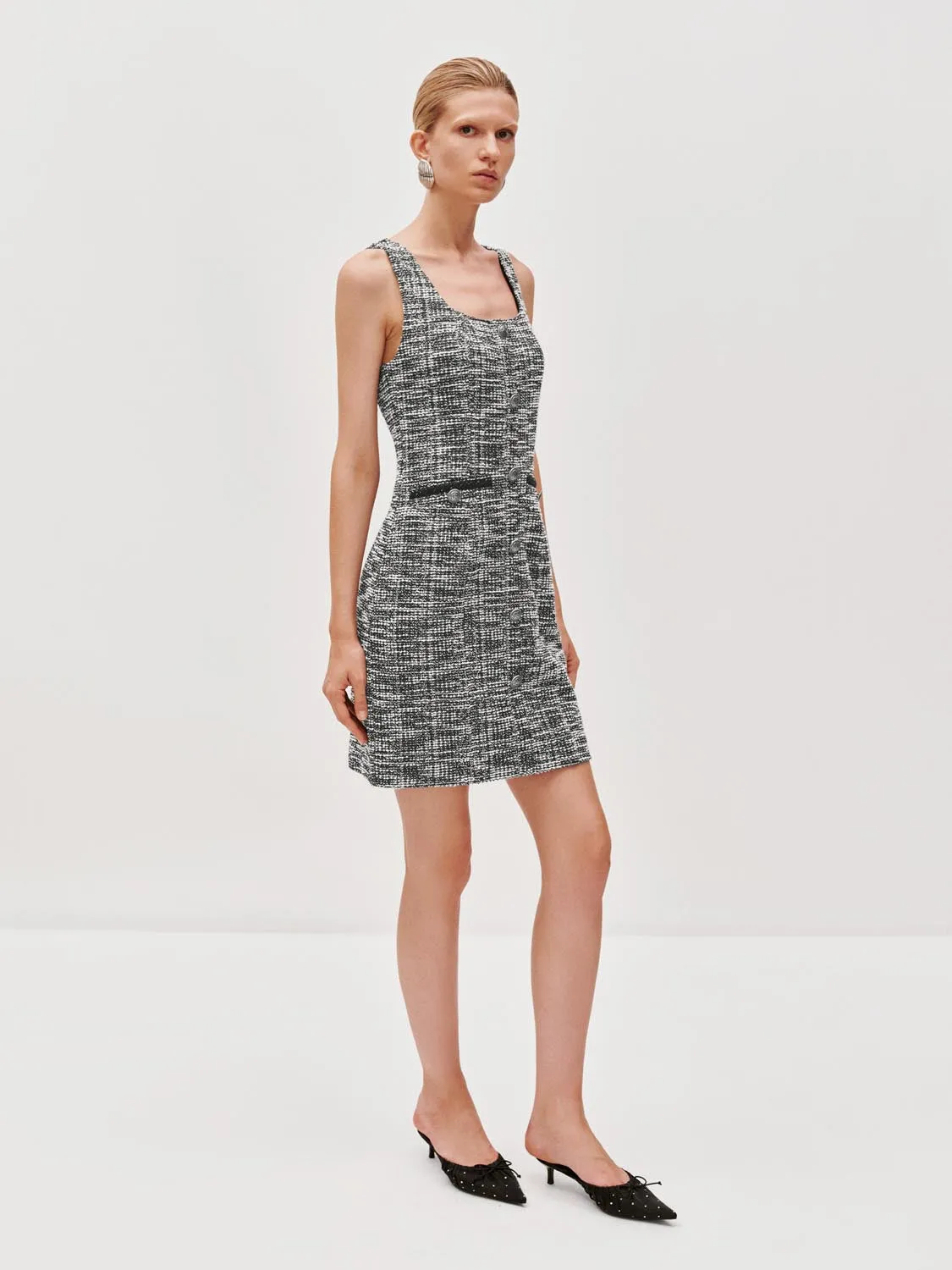 Sleeveless Button Detail Skinny Midi Dresses sold by Urban Revivo product image thumbnail 4