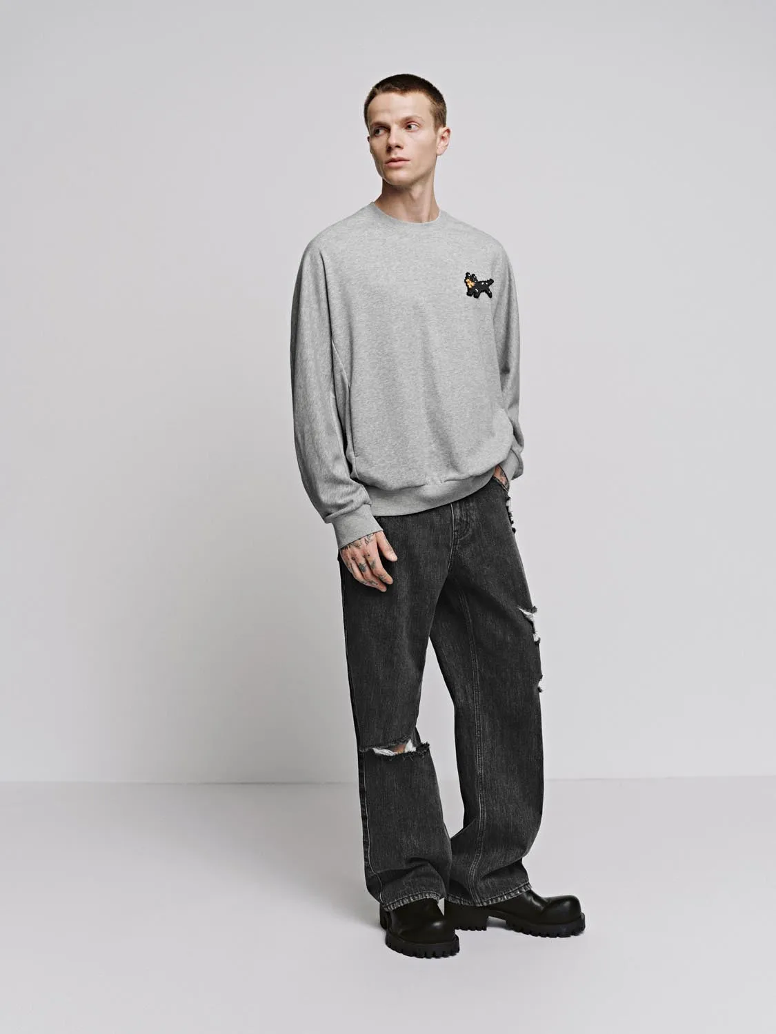 Graphic Contrast Sweatshirts sold by Urban Revivo product image thumbnail 4