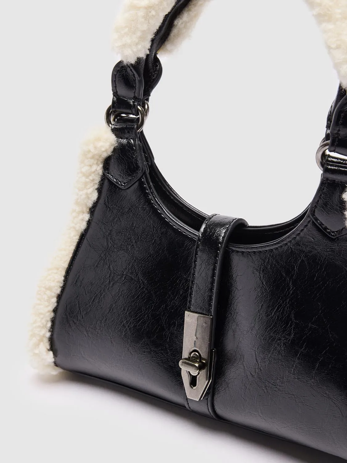 Contrast Trim Handle Shoulder Bags sold by Urban Revivo product image thumbnail 4