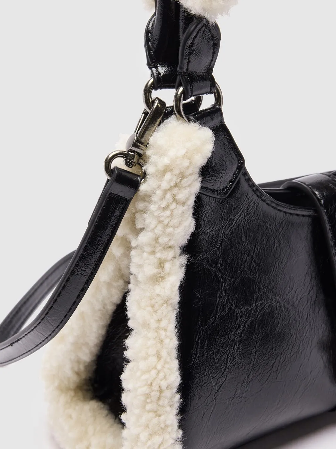 Contrast Trim Handle Shoulder Bags sold by Urban Revivo product image thumbnail 5
